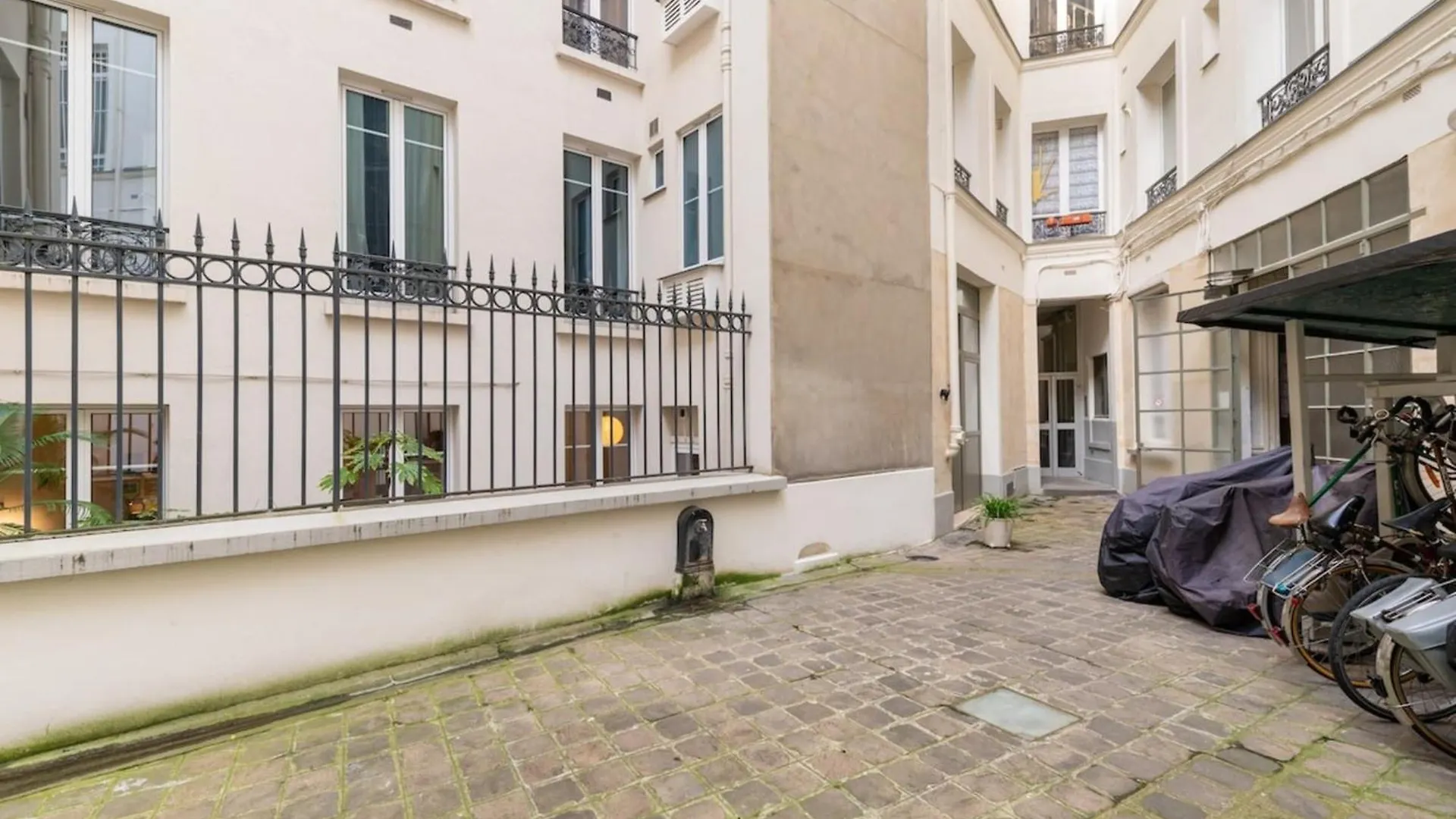 Beautiful & Modern 1Bd Flat Near Montmartre Apartment Paris 0*,  France